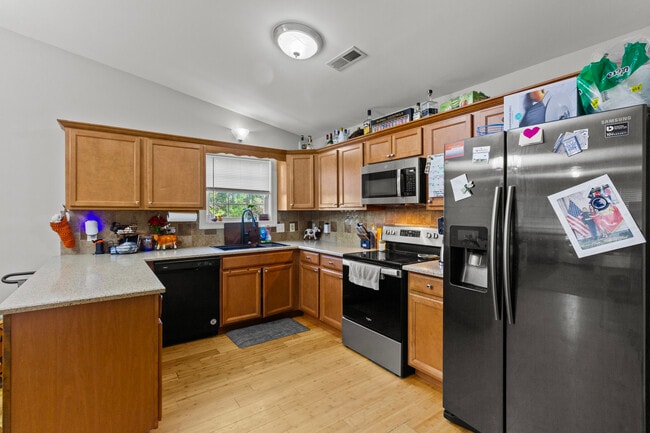 Building Photo - 1710 Charles St