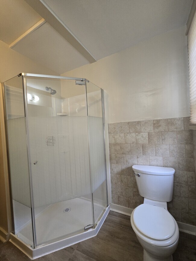 Building Photo - 517 S Vine St