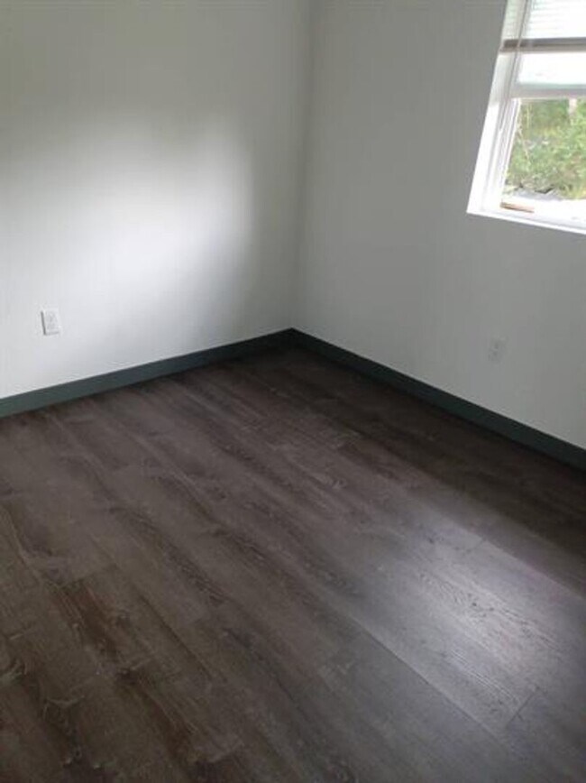 Building Photo - 6111 S Klein Ave