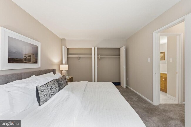 Building Photo - 5406 85th Ave