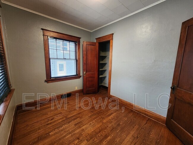 Building Photo - 1119 Maplewood Dr NE