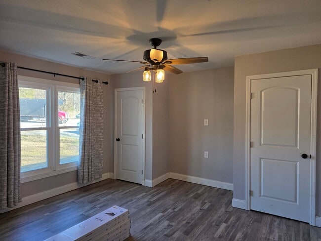 Building Photo - Fully Renovated 3 Bedroom Home Near Harrison Bay – Covered Deck & Fenced Yard