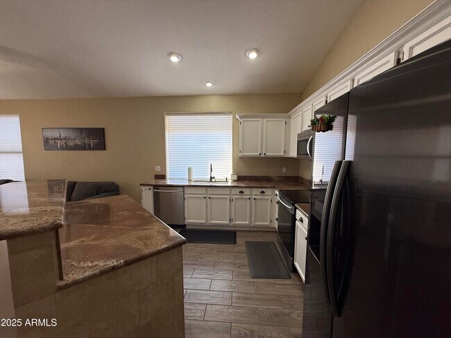 Building Photo - 3803 E Grandview Rd