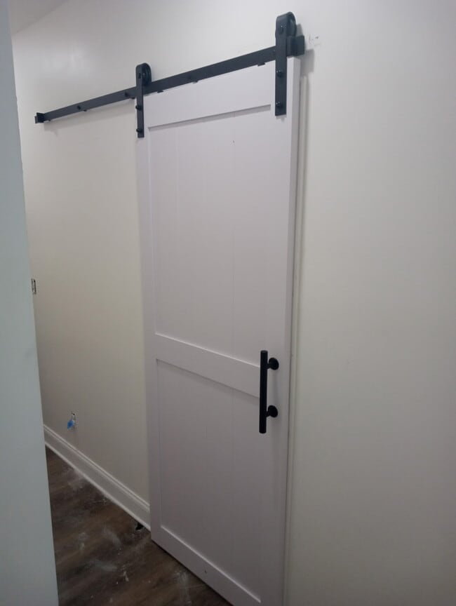 Building Photo - 2827 E 5th Ave