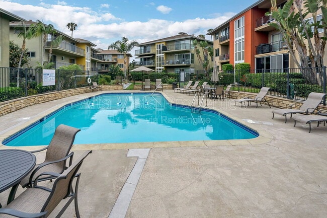 Building Photo - 5357 La Jolla Blvd