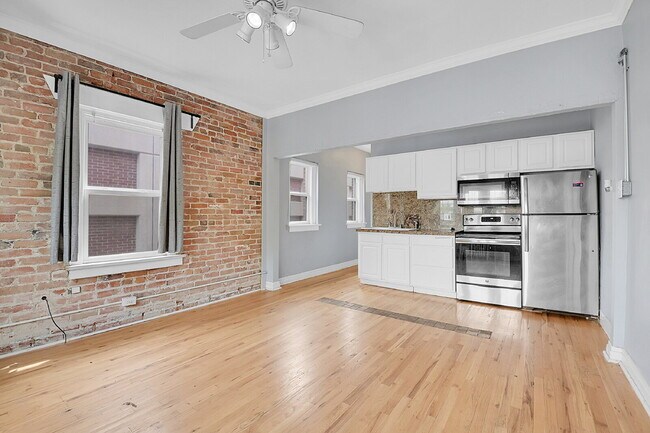 Building Photo - $1,400.00 - 1 Bed, 1 Bath, Condo in Denver...