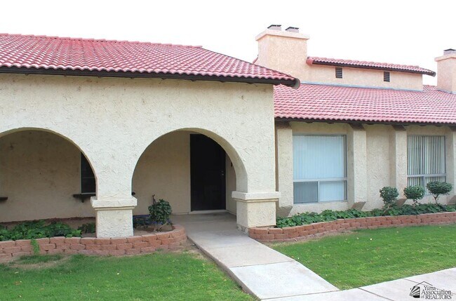 Primary Photo - 2155 S 14th Ave