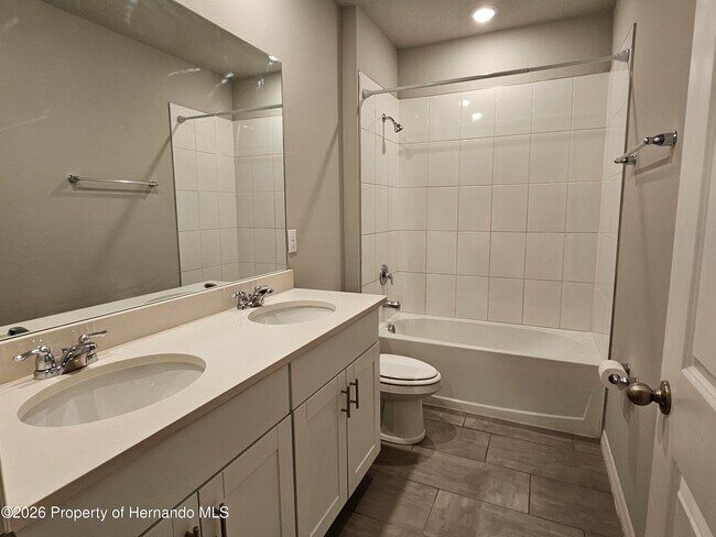 Building Photo - 2353 Glenridge Dr