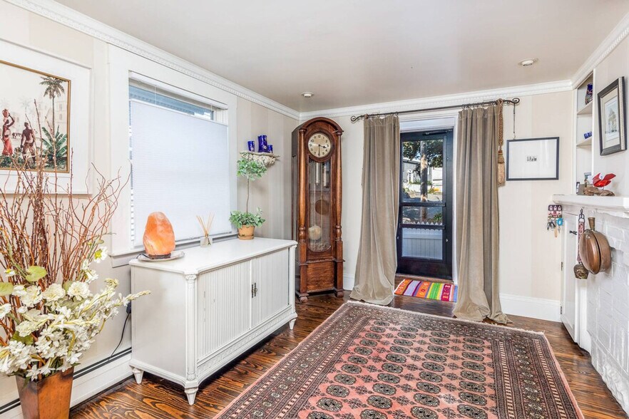 Building Photo - 27 Blaney St