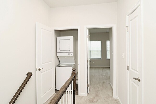 Building Photo - Dog-Friendly Townhome Near NGIC/DIA/NGA, CHO Airport, & Hollymead Town Center