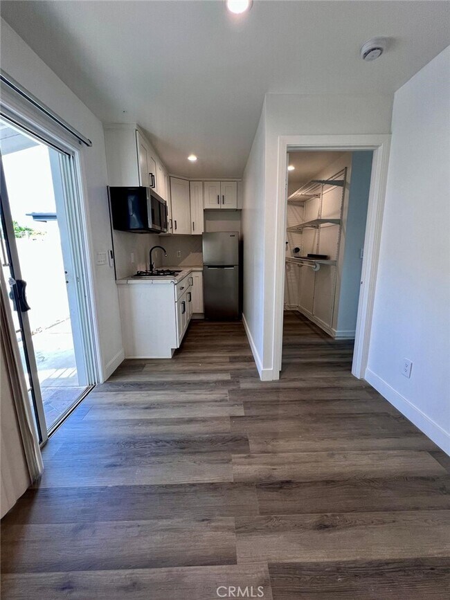 Building Photo - 6445 Tujunga Ave