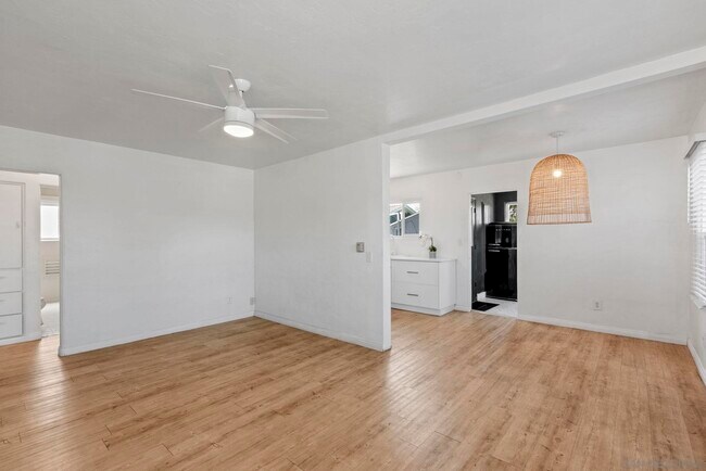 Building Photo - 2548 Violet St