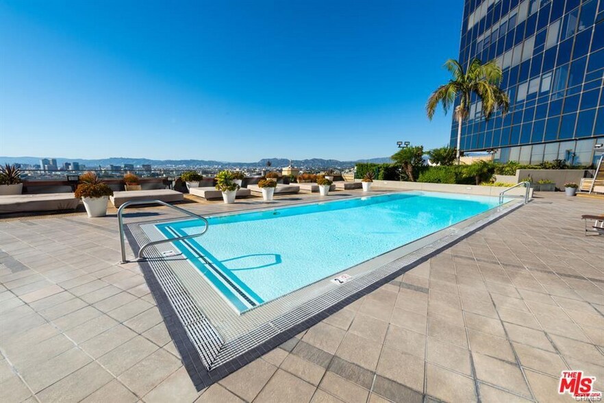 Building Photo - 1100 Wilshire Blvd