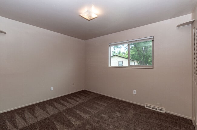 Building Photo - 6674 Braun Ct