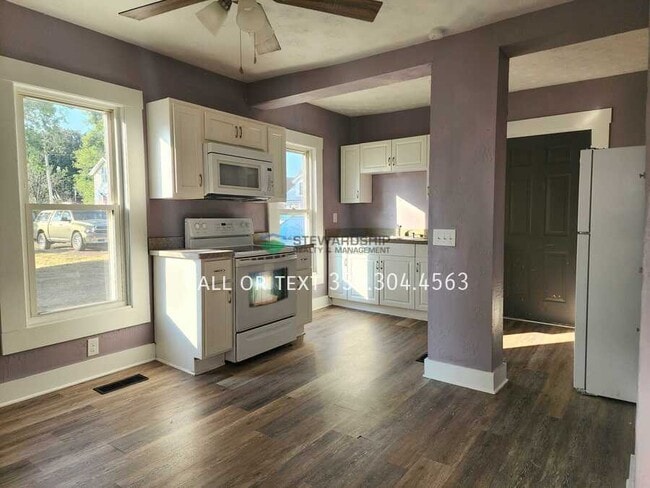 Primary Photo - 20 Limbach Pl SW