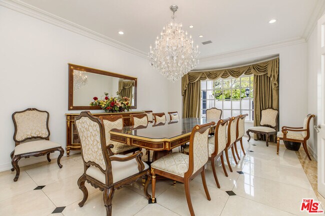 Building Photo - 709 N Maple Dr