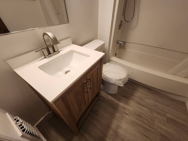 Building Photo - 2033 Robin St