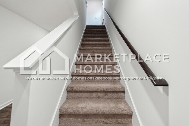 Building Photo - 2025 Southwood Cir