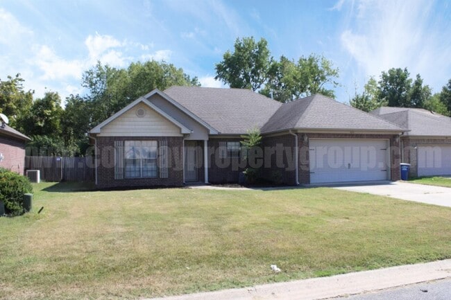Primary Photo - 970 Wineberry Rd