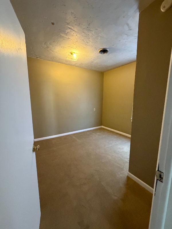 Building Photo - 423 W Walnut St