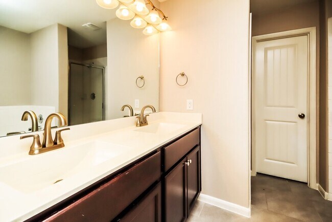 Building Photo - 622 Harvest Bluff Dr