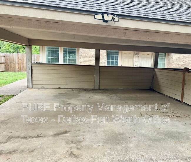 Building Photo - 2415 Oak Manor