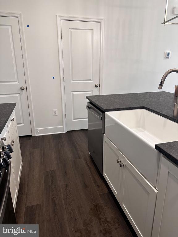 Building Photo - 2504 W Peninsula Dr