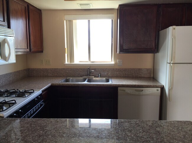 Building Photo - 5203 Caliente St