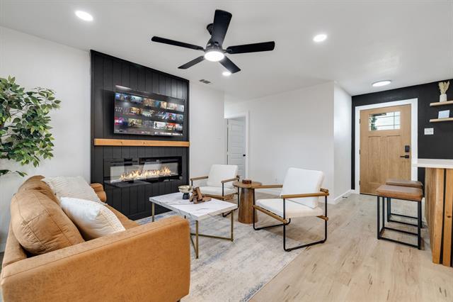 Building Photo - 718 Tearose Dr