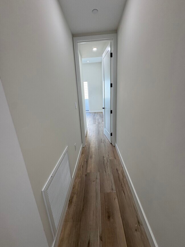 Building Photo - 258 Donax Ave