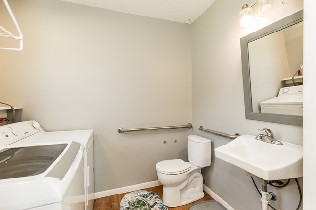 Building Photo - 3409 Cedar Ln