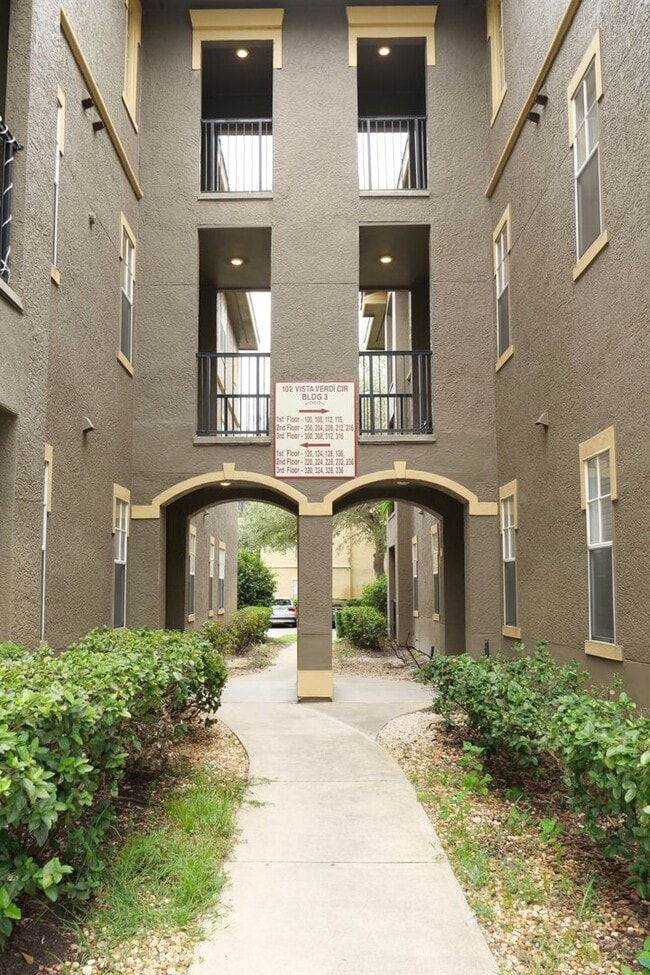 Building Photo - Charming 1 Bedroom, 1 Bath Condo in Beauti...