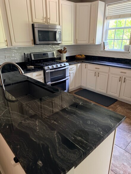 Granite Counters - 172 N East River Rd