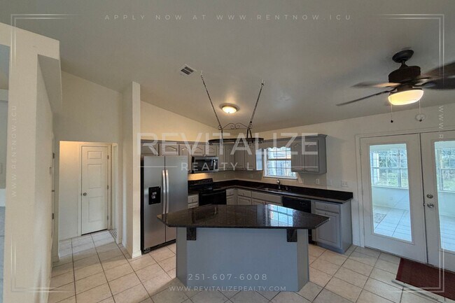 Building Photo - Lovely 3 Bed 2 Bath Brick Home Just Minutes from the Beach!