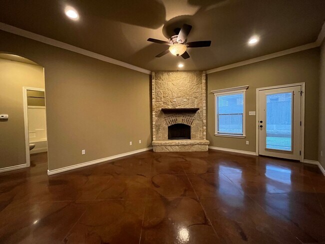 Building Photo - AVAILABLE NOW:  3 bedroom house