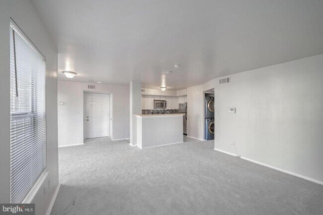 Building Photo - 14000 Lord Marlborough Pl