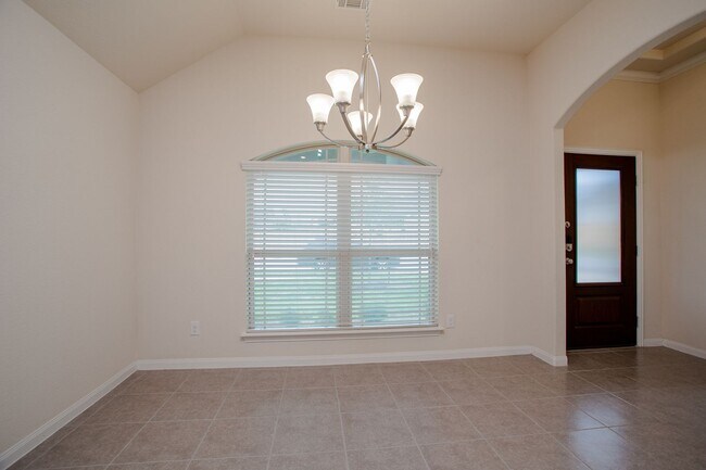 Building Photo - Beautiful One Level 3 BR / 2 BA Home for R...
