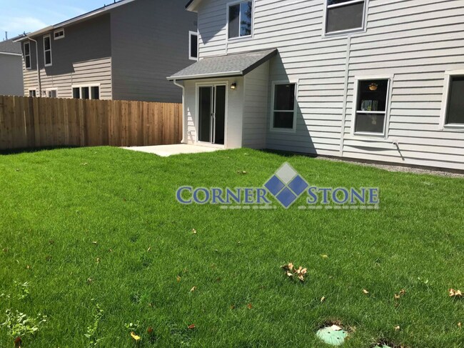 Building Photo - Spacious Home Canterbury Commons!