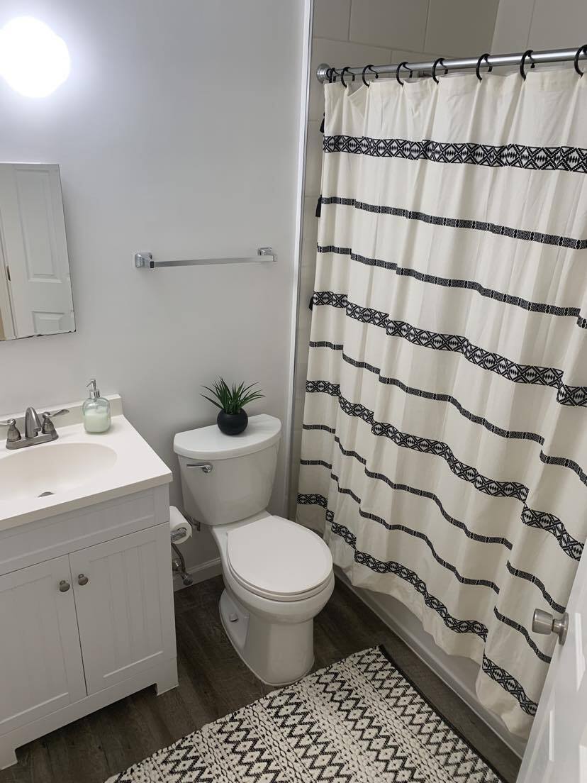 Bathroom - 1619 Mansfield St