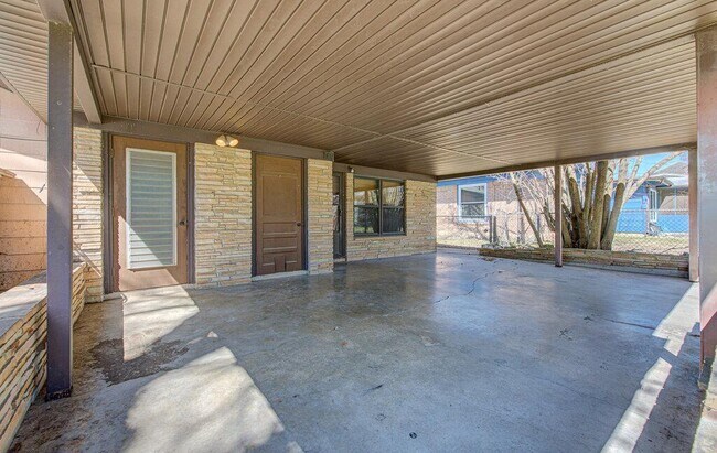 Building Photo - 7803 Lazy Ln