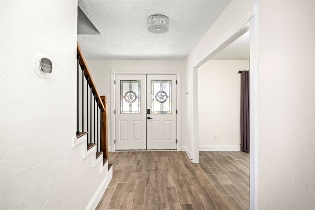 Building Photo - 560 Landfall Ln