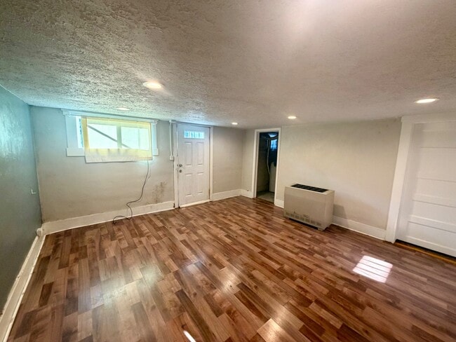 Building Photo - 170 E 300 N