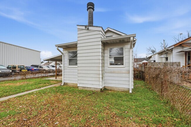 Building Photo - Three Bedroom Home in Hamilton!