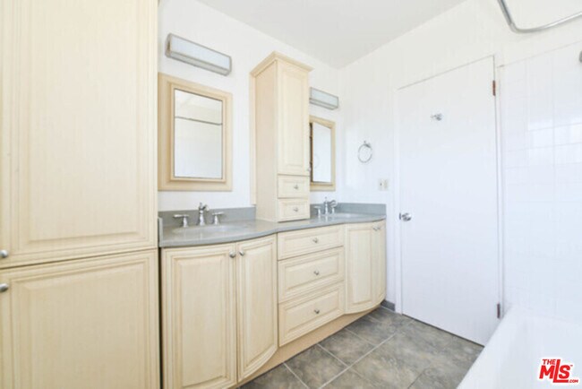 Building Photo - 1241 17th St