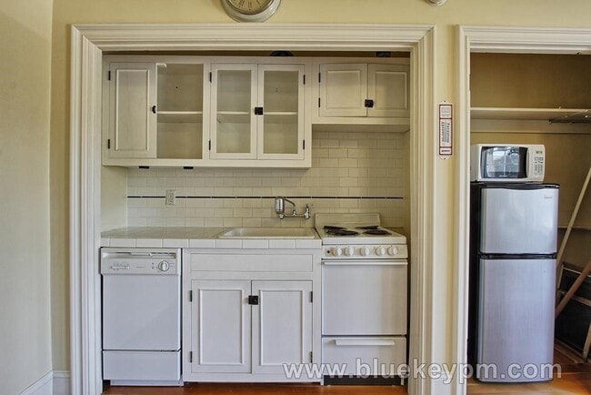 Building Photo - Studio Condo Available in Pearl District  ...