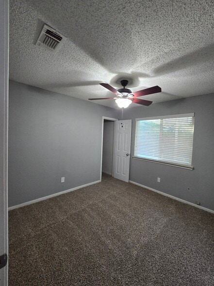 Building Photo - 3213 Honeysuckle Dr