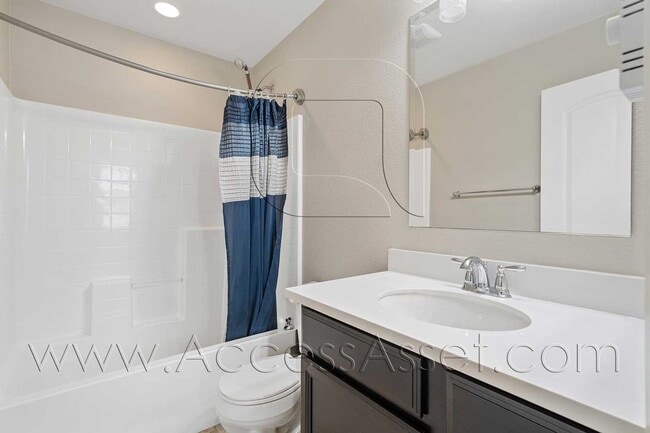 Building Photo - Stunning  Two-Story 4 Bed/3 Bath Home in B...