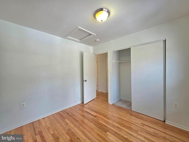 Building Photo - 2520 Doverhill Ct