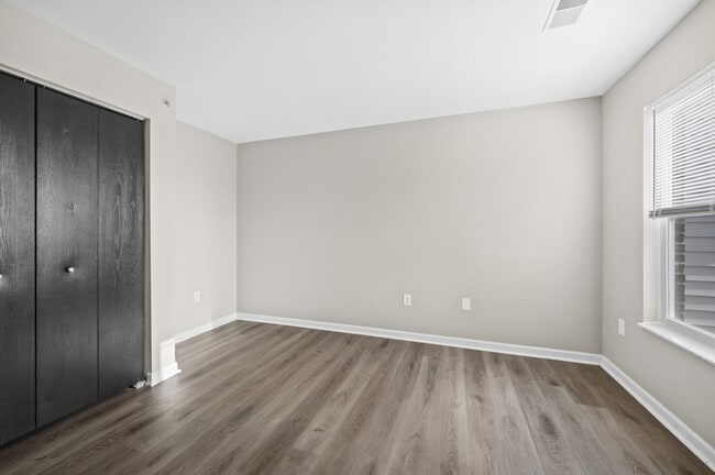 Building Photo - 9036 Charlotte Ct