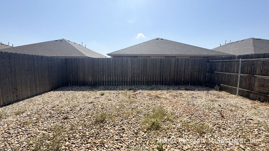 Building Photo - 2137 N Texas Ave